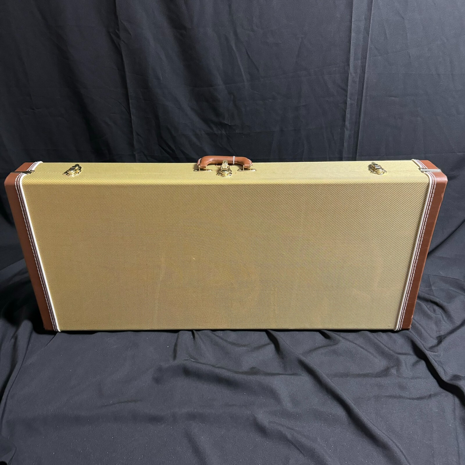 *GREAT CONDITION! * Fender Classic Series 7 Guitar Case Stand, Tweed