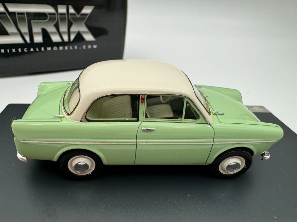 Matrix 1/43 DAF 600 1958 Green #353 - Image 4 of 4