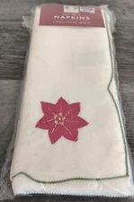 WINTER WONDERLAND Set of 4 Poinsettia Napkins Bed Bath & Beyond Cream White NEW