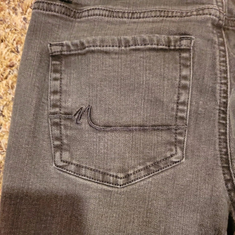 Pantalones de mezclilla M de Maurices negros tiro medio corte boot para mujer talla 6 regular Foto 3 de 4