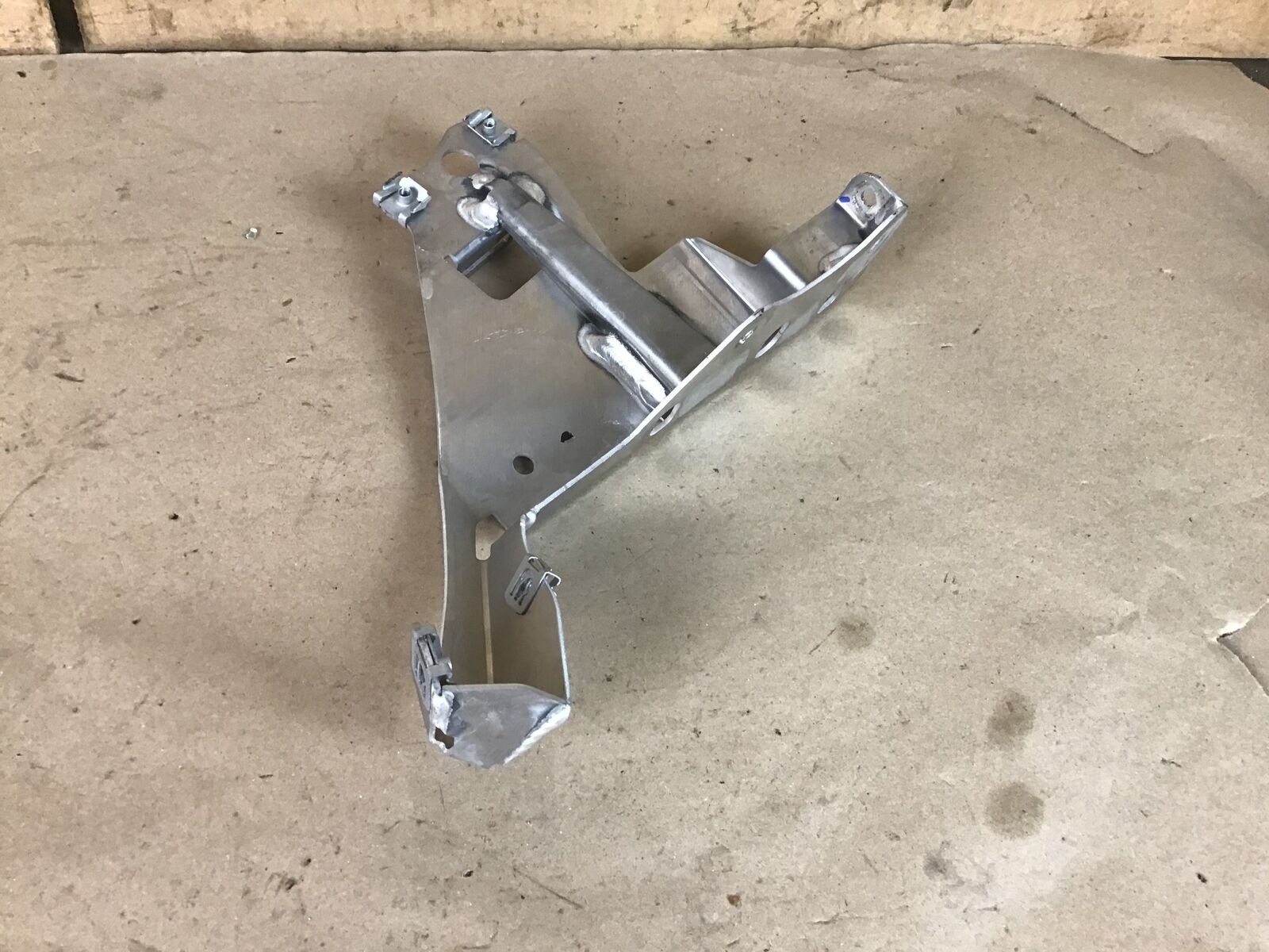 Audi R8 2011 Front Left Driver Bracket Mount Support 08-12 :A