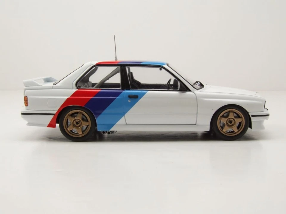 BMW M3 E30 1989 Bianco Modellino 1:24 Whitebox - Immagine 4 di 4