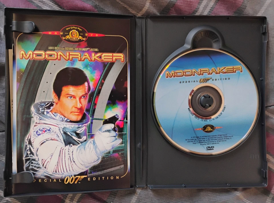 MOONRAKER SPECIAL EDITION DVD JAMES BOND 007 W/8 PAGE BOOKLET ROGER MOORE MGM - Image 3 of 3