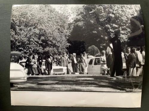 ELVIS PRESLEY  -  FUNERAL  Rare Vintage Original Press Photo by MALDWIN HAMLIN