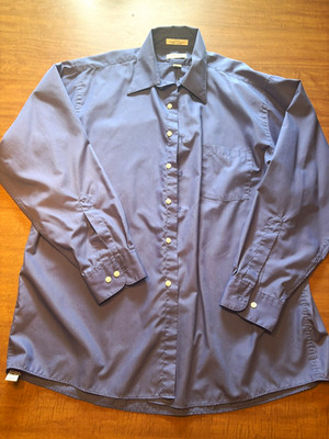 Van Heusen Poplin Men s XL Blue Solid Long Sleeve Point Collar Button-Up Shirt
