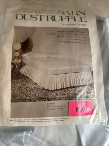 VINTAGE HOLLYWOOD REGENCY LIGHT BLUE SATIN KING BED SKIRT & PILLOW CASES - Picture 5 of 10
