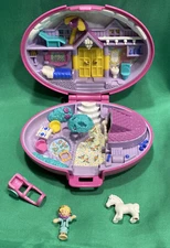 Bluebird Vintage Polly Pocket 1995 Palomino Pony Stable Compact Partial Set