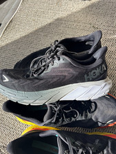 HOKA ONE ONE Arahi 6 Men  s Low Top Lace Up Athletic Sneakers Black/Gray/White