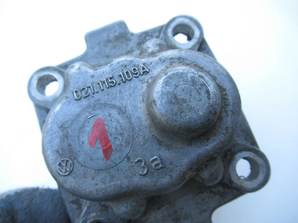 Conjunto de bomba de aceite Porsche 914 021115109A / 021115141A Foto 3 de 4