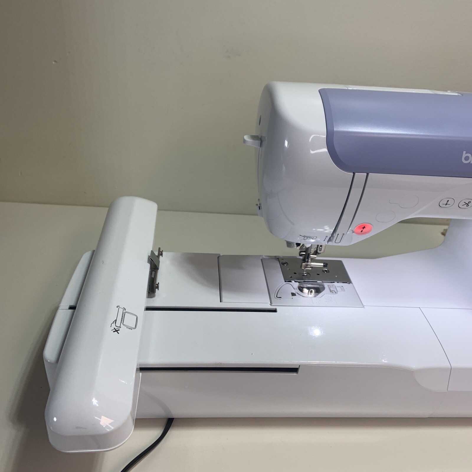 BROTHER PE800 5x7" Embroidery Machine with Large Color Touch Screen