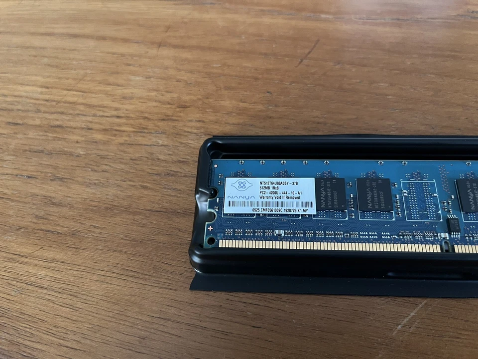 Nanya PC2-4200 512 MB SO-DIMM 533 MHz DDR2 SDRAM Memory (NT512T64UH8A1FN-37B) - Image 3 of 4