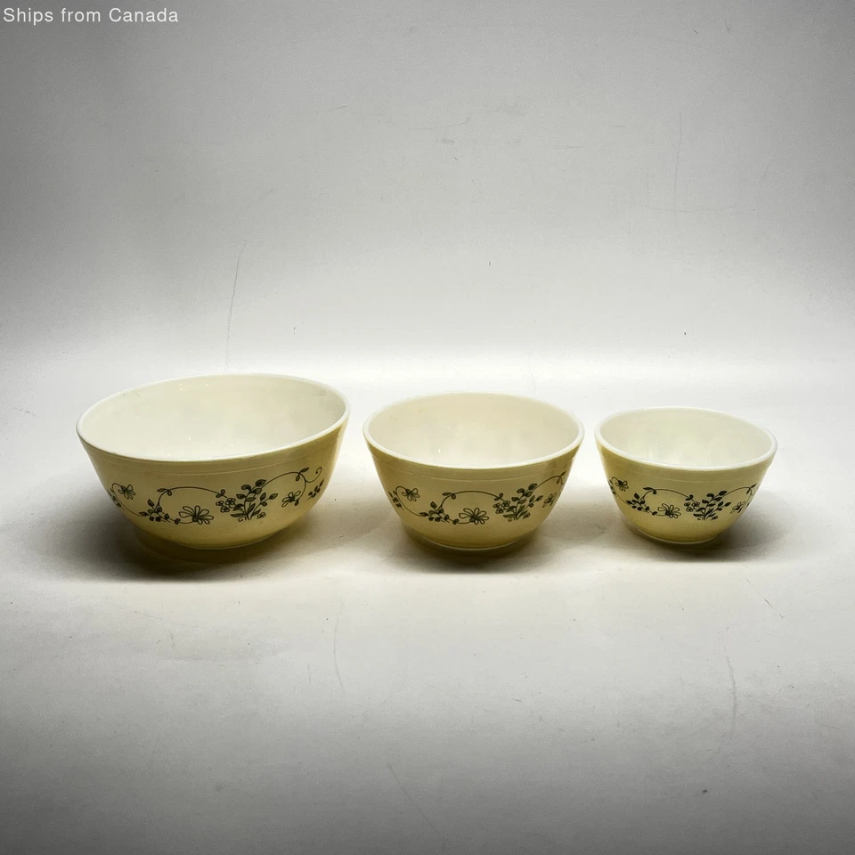 Pyrex Shenandoah Yellow/Green Mixing Bowl