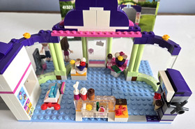 LEGO Friends Heartlake Frozen Yogurt Shop (41320) - 100% Complete Set w/Manual