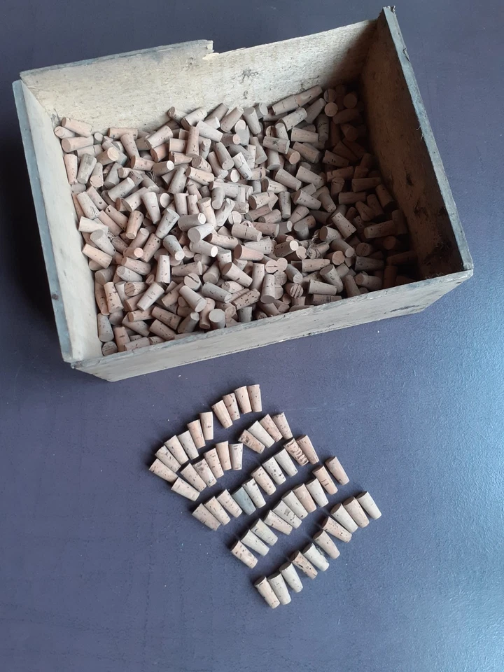 50 Mini bouchons en liège naturel  ,flacons,  objets de  métier loisirs? H 18mm - Photo 1/1