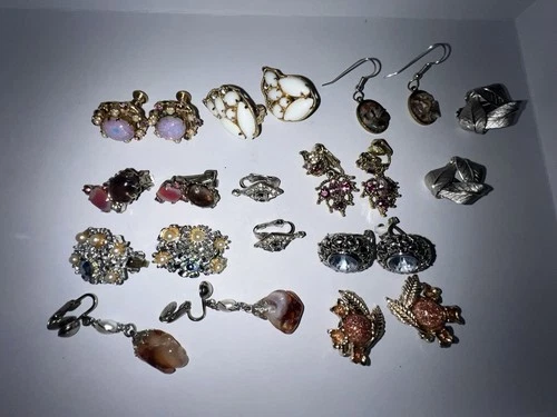 New ListingVintage costume jewelry lot. Earrings. Beautiful stones.