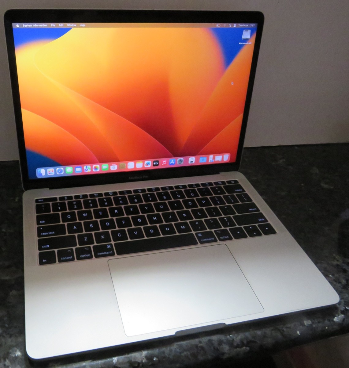 Apple MacBook Pro 13 2017 i7 2.3 GHz 8GB 128GB Silver OS Ventura