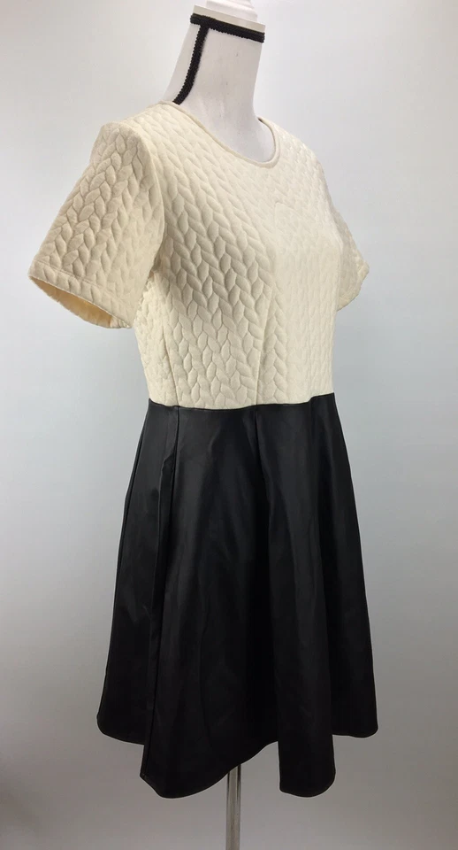 Nuevo Vestido Romeo & Juliet Couture Acolchado Imitación Cuero Borde Acampanado Dobladillo $175 Foto 4 de 4