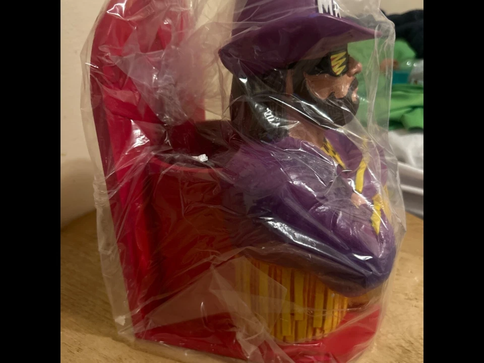 Soporte de exhibición coleccionable Slim Jim MACHO MAN RANDY SAVAGE edición limitada WWE Foto 2 de 4