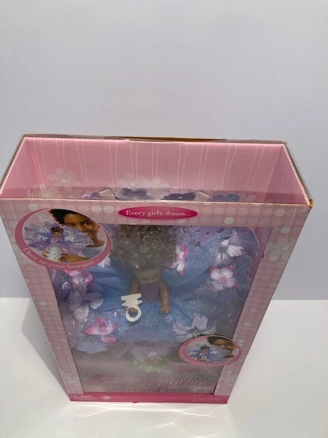 Boneca e buquê Barbie Kelly Every Girls Dream Wedding preto AA Kelly florista - Imagem 3 de 4