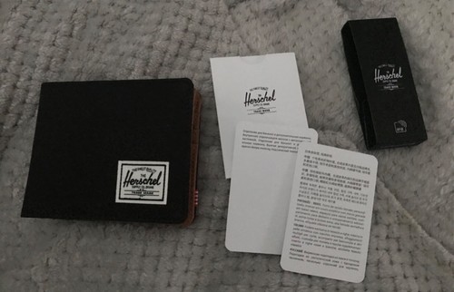 Herschel Supply Co. Men's RFID Wallet Black Over Tan Classic Logo Brand New - Picture 3 of 8