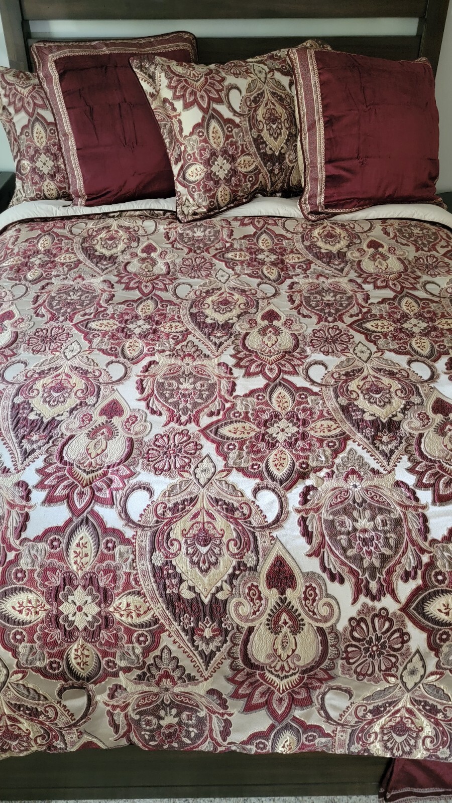 J Queen New York Guiliana Crimson 13Piece Queen Comforter Curtain