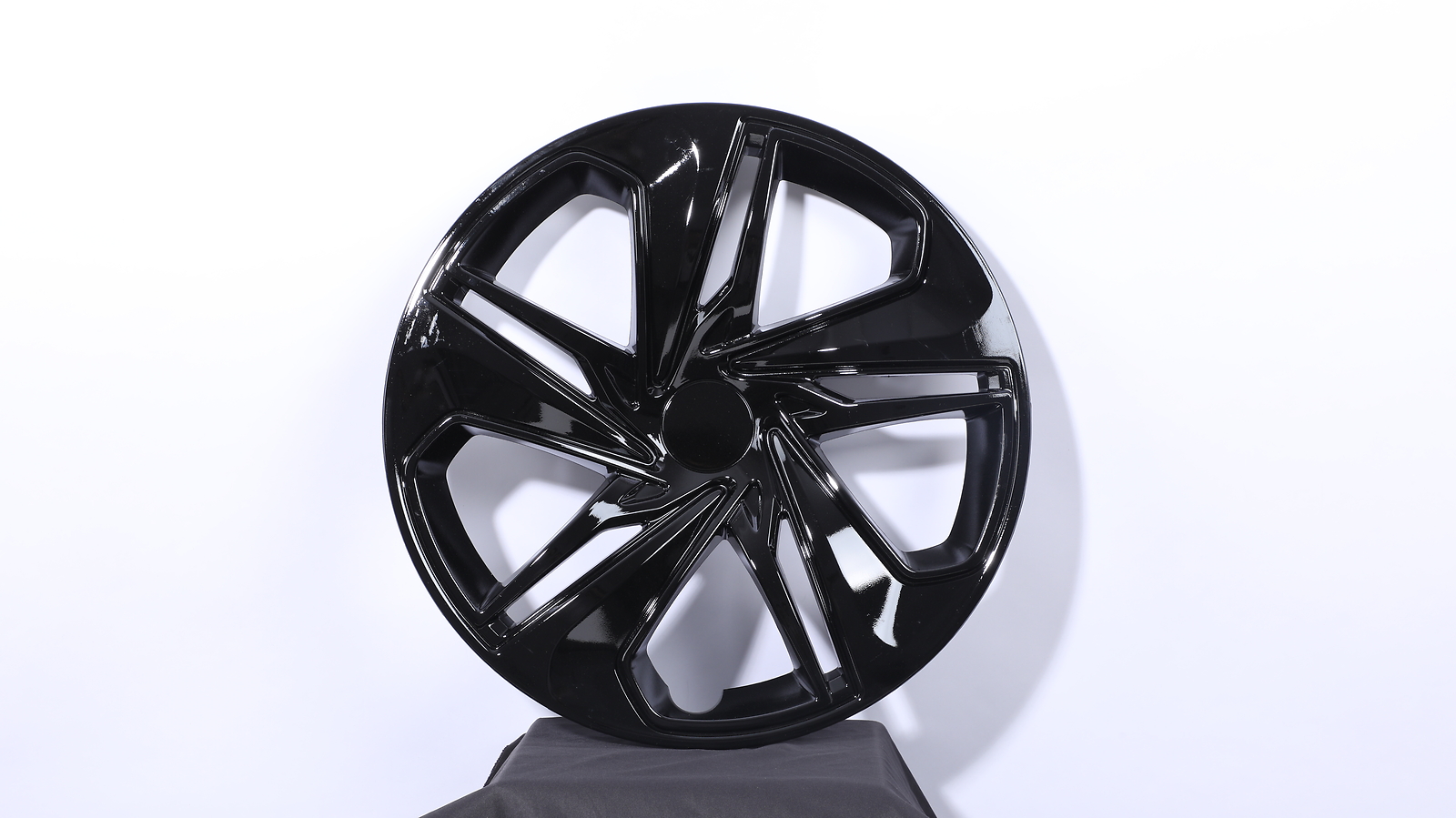16 nch Set of 4 Slver Wheel Covers Rm Snap On Full Hub Caps ft R16 Tre & | eBay