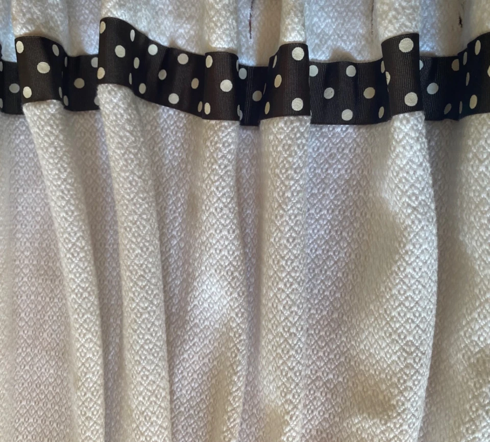 Cortina de ducha blanca texturizada tejido gofre 100 % con ribete de lunares superior/inferior Foto 4 de 4