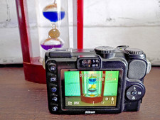 Nikon Coolpix p5100 12MP Black - tested & Working - LCD flare