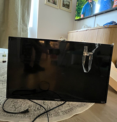 Westinghouse 32'' LED 720p HD TV HDMI Dolby Audio Black WR32HT2212