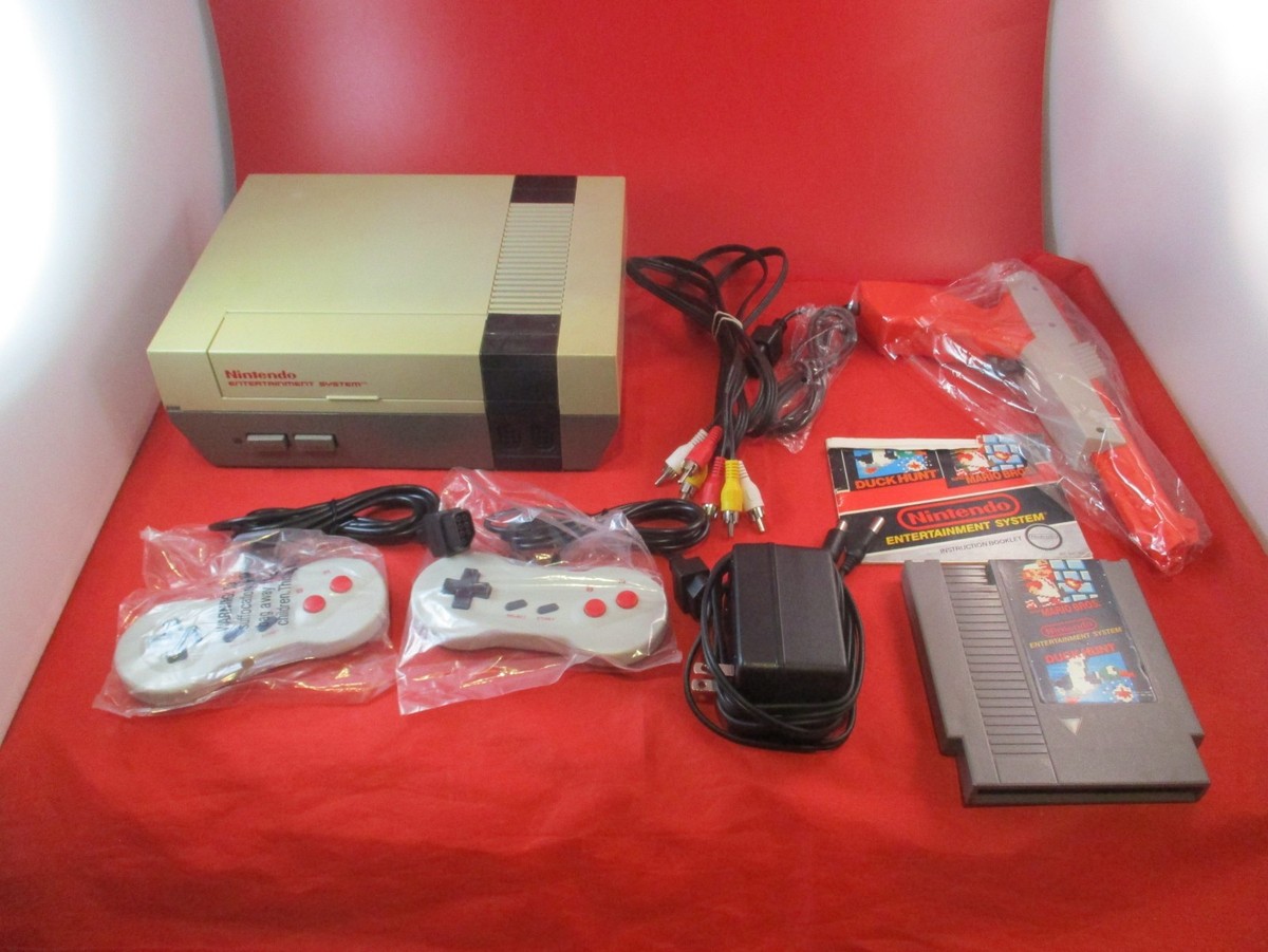 Original Nintendo System NES Console Mario/Duck Hunt Controllers