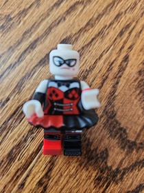 LEGO Harley Quinn Minifigure Tutu Red The LEGO Batman Movie Batwing 70916 Rare