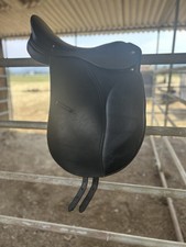 Unbranded 16" Black English Dressage Saddle &ndash; Good Leather, Fair Condition