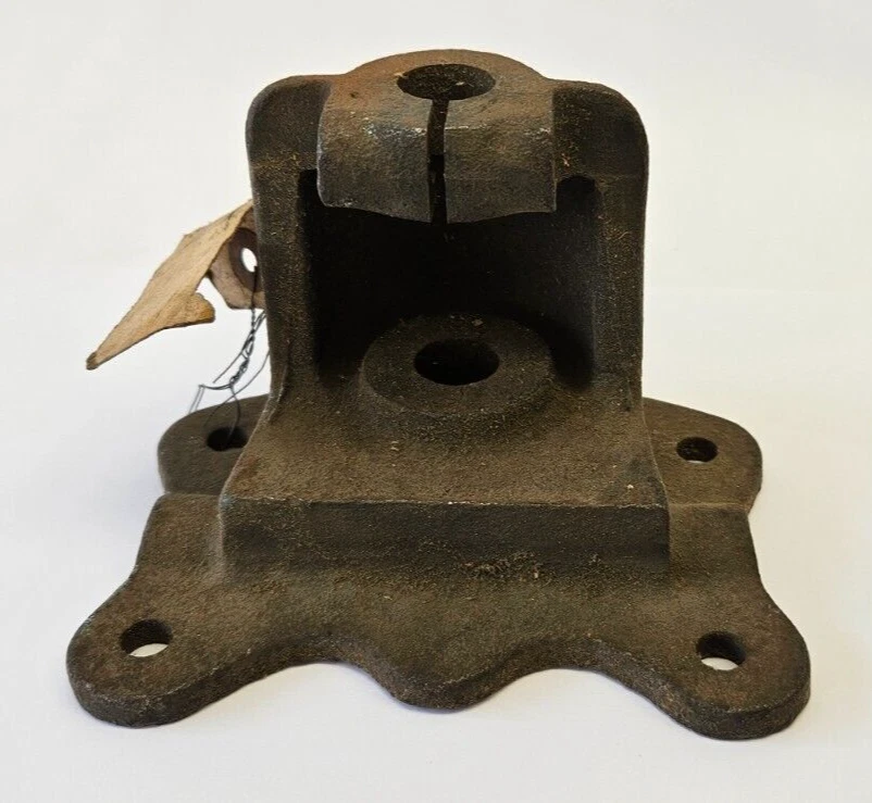 Soporte de montaje de resorte trasero Dodge Truck D100 D200 D300 1957-1958 1792145 nuevo en stock Foto 4 de 4