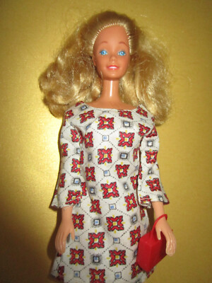 B-1854) ALTE BARBIE MATTEL PHILIPPINES VINTAGE-KLEID+ALTE SCHUHE+ALTE TASCHE