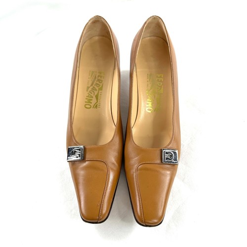 Salvatore Ferragamo Suivre Women Size 8.5 Brown Leather Kitten Heel Chrome Logo - Picture 2 of 9