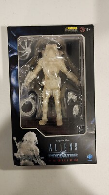 HIYA ALIENS VS PREDATOR (AVP) INVISIBLE WOLF PREDATOR 1/18 SCALE FIG  / *NEW*