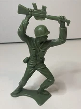 Large 5" Vintage TIMM MEE Toy Plastic Green Army Man Gun Over Head WWII Soldier