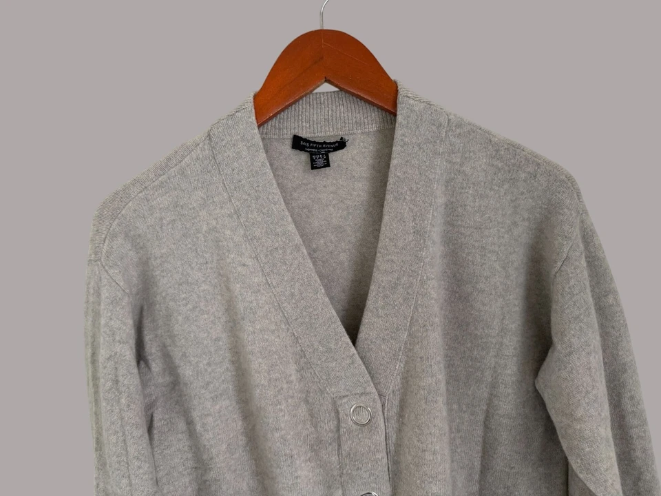 Cárdigan suéter Saks Fifth Avenue para mujer gris 100 % cachemir con botones delanteros SP/S Foto 2 de 4