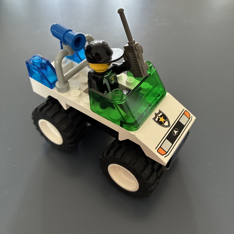Vintage Lego 6471 Police Patrol Jeep with instructions. Retired Set.