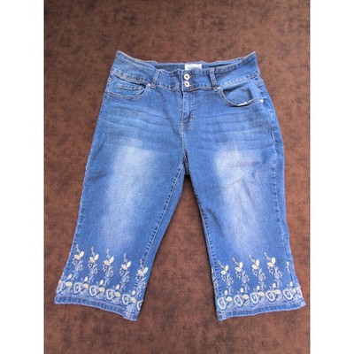Sandpiper Womens 20W Blue Embroidered Hem Denim Capri Jeans Medium Wash Plus Sz