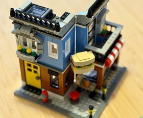LEGO 31050 - 100% Complete Creator 3 In 1 Corner Deli