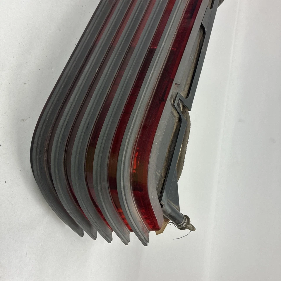 Conjunto de luz trasera Mercury Capri 1983-1986 lado derecho de fábrica OEM Foto 3 de 4