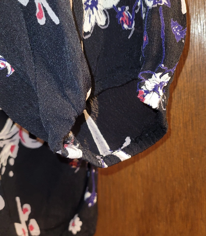 Blusa Basic Editions Negra y Floral Talla Grande 3X Ligera Manga Larga Foto 2 de 4