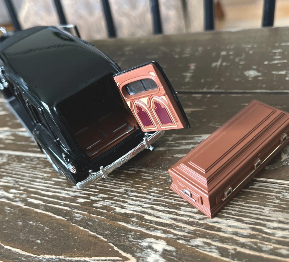 Signature 1:32 Scale 1938 Cadillac Panel Funeral Car Hearse w/ Coffin Casket - Image 4 of 4