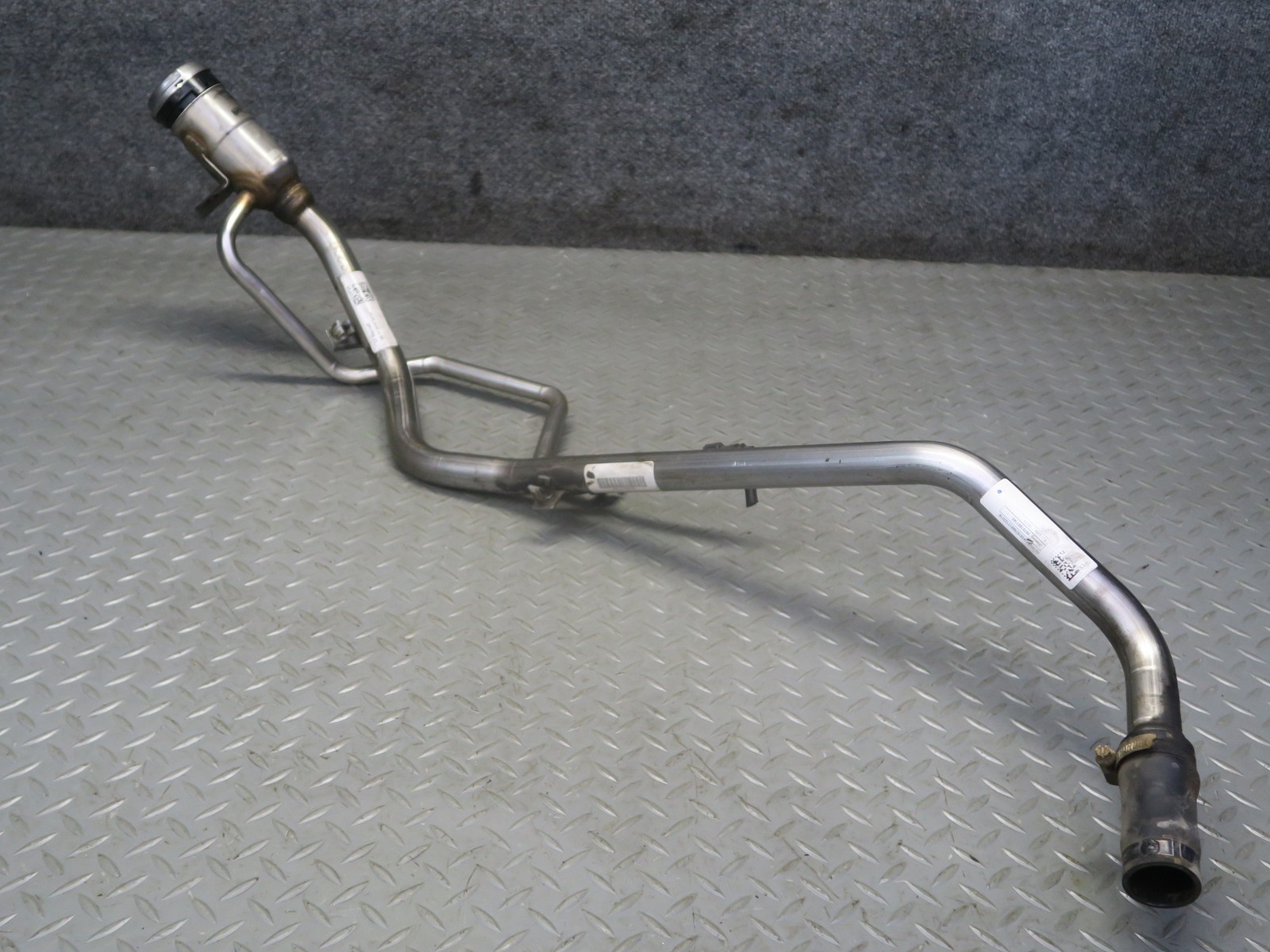Maserati Ghibli 2014-2020 Fuel filler neck
