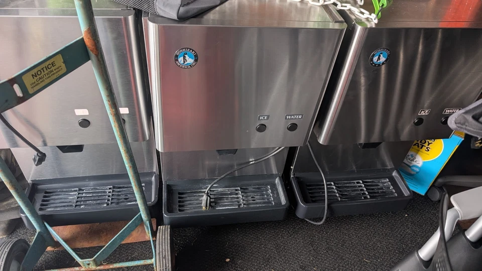 Máquina dispensadora de hielo y agua de pepitas de alto volumen Hoshizaki DCM-270BA Foto 2 de 2