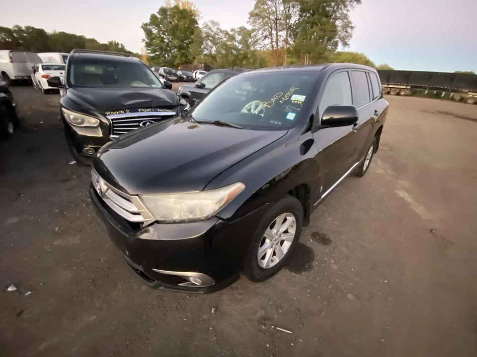 Used Hood fits: 2013 Toyota Highlander Base Grade C - Image 4 of 4