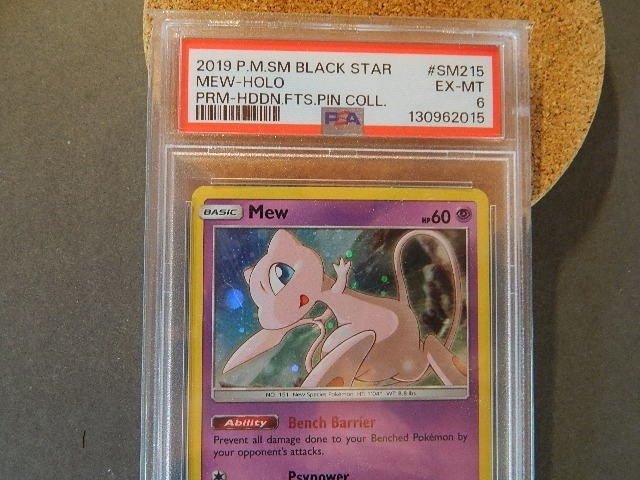 ミュウ PROMOカード POKEMON SM BLACK STAR PROMO HIDDEN FATES PIN COLL #SM215 MEW-HOLO