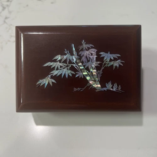 Vintage Brown  Lacquer w/Mother of Pearl Inlay of Tree Decorative 5”x3.5” Box