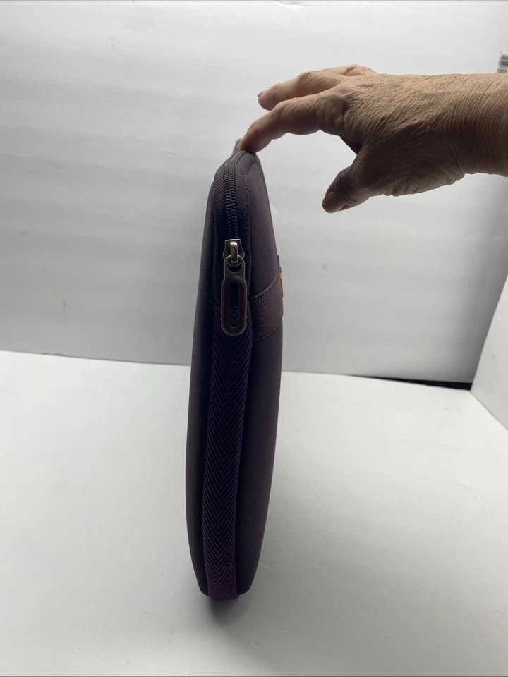 Funda para portátil CaseLogic 16" x 12" excelente estado Foto 4 de 4